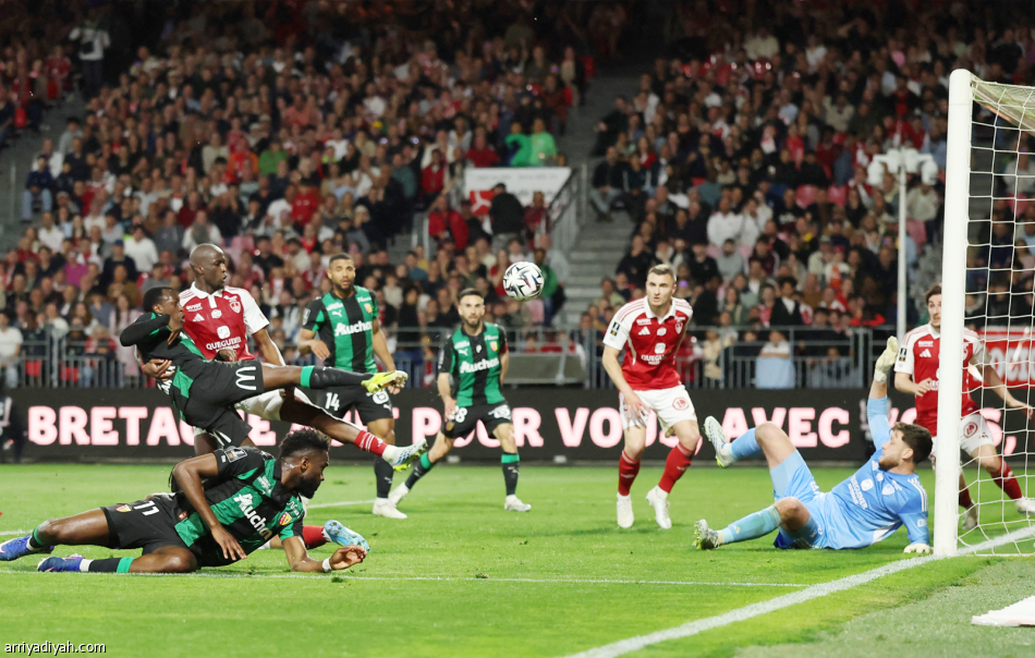 بعد تأخره بثلاثية.. لانس يخطف التعادل أمام بريست