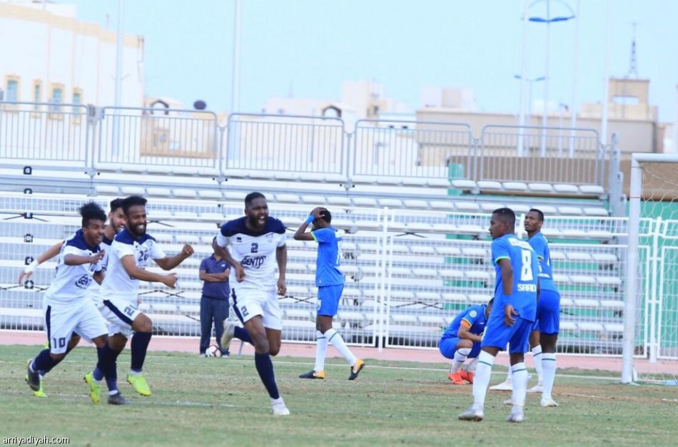 دوري الأولى.. أبها يسترد القمة والشعلة يتذيل