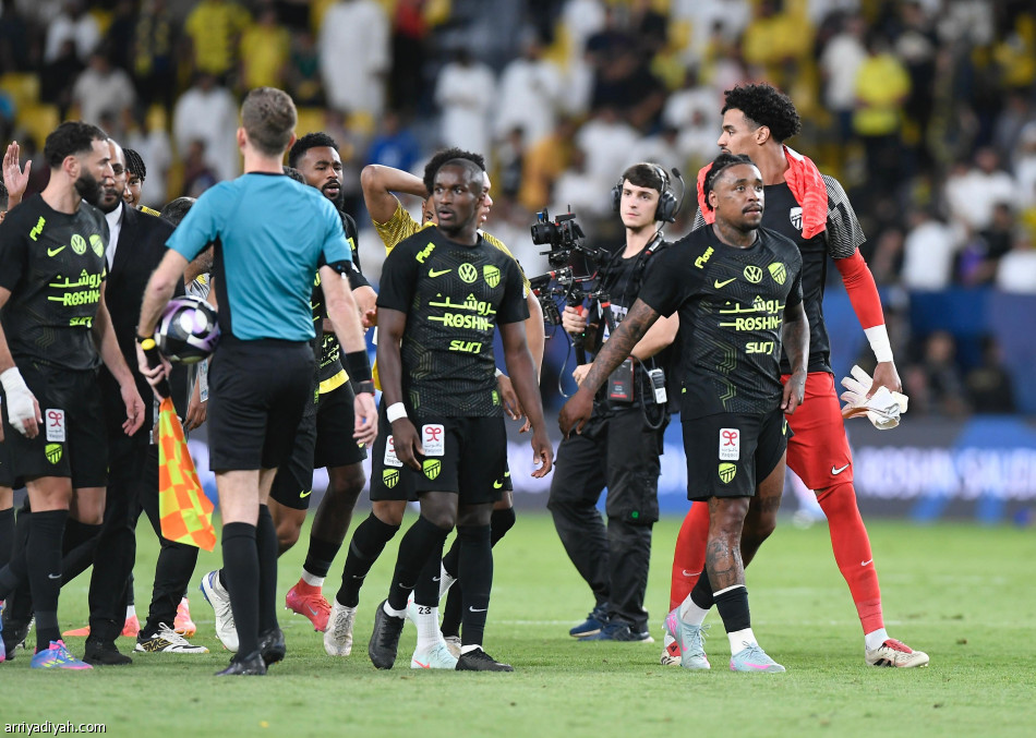 أحداث «الكلاسيكو».. بدأت بهجمة ديابي وانتهت بـ 3 بطاقات