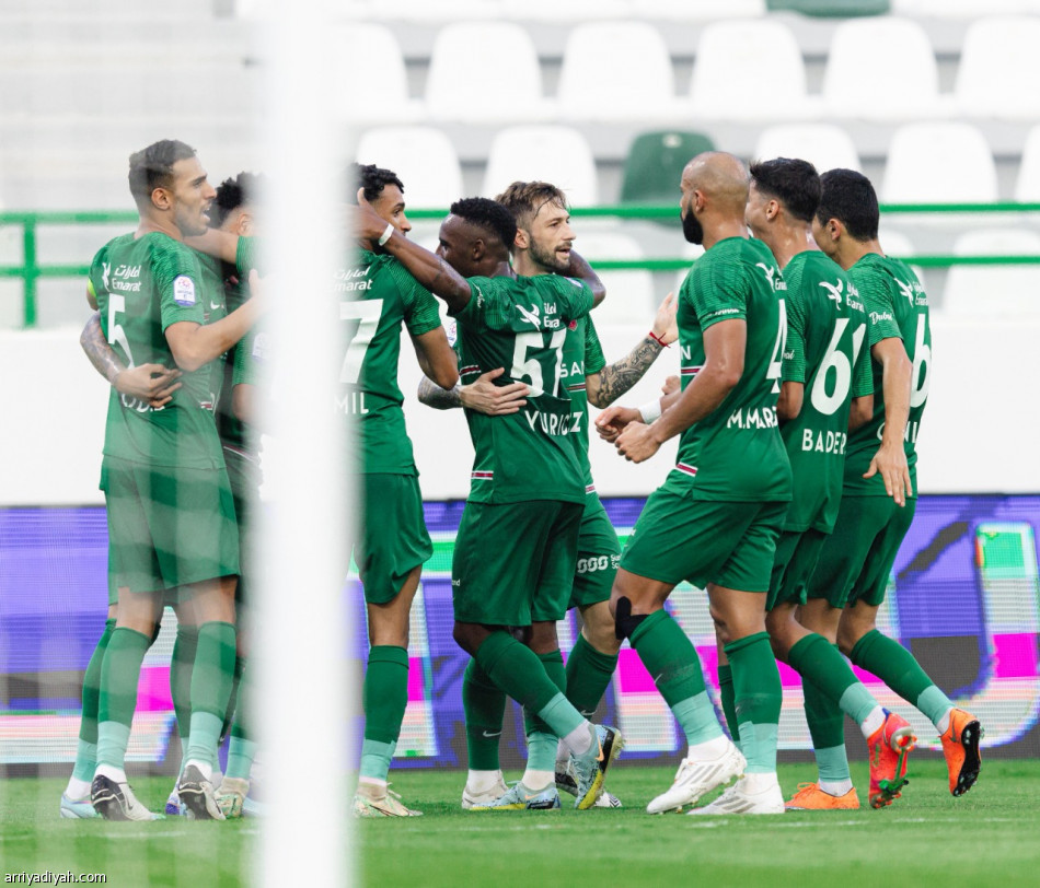 شباب الأهلي يقتنص صدارة الدوري الإماراتي