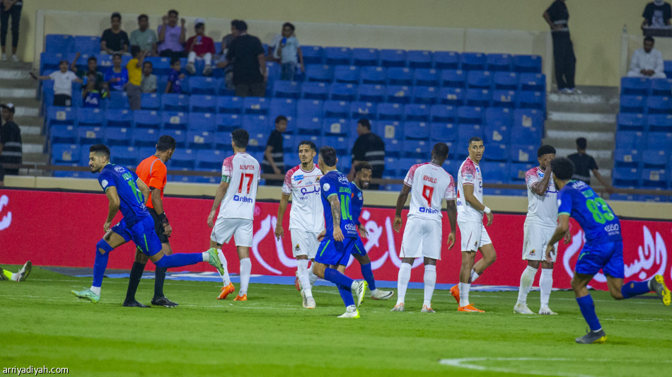 الفتح يكتسح الوحدة بخماسية