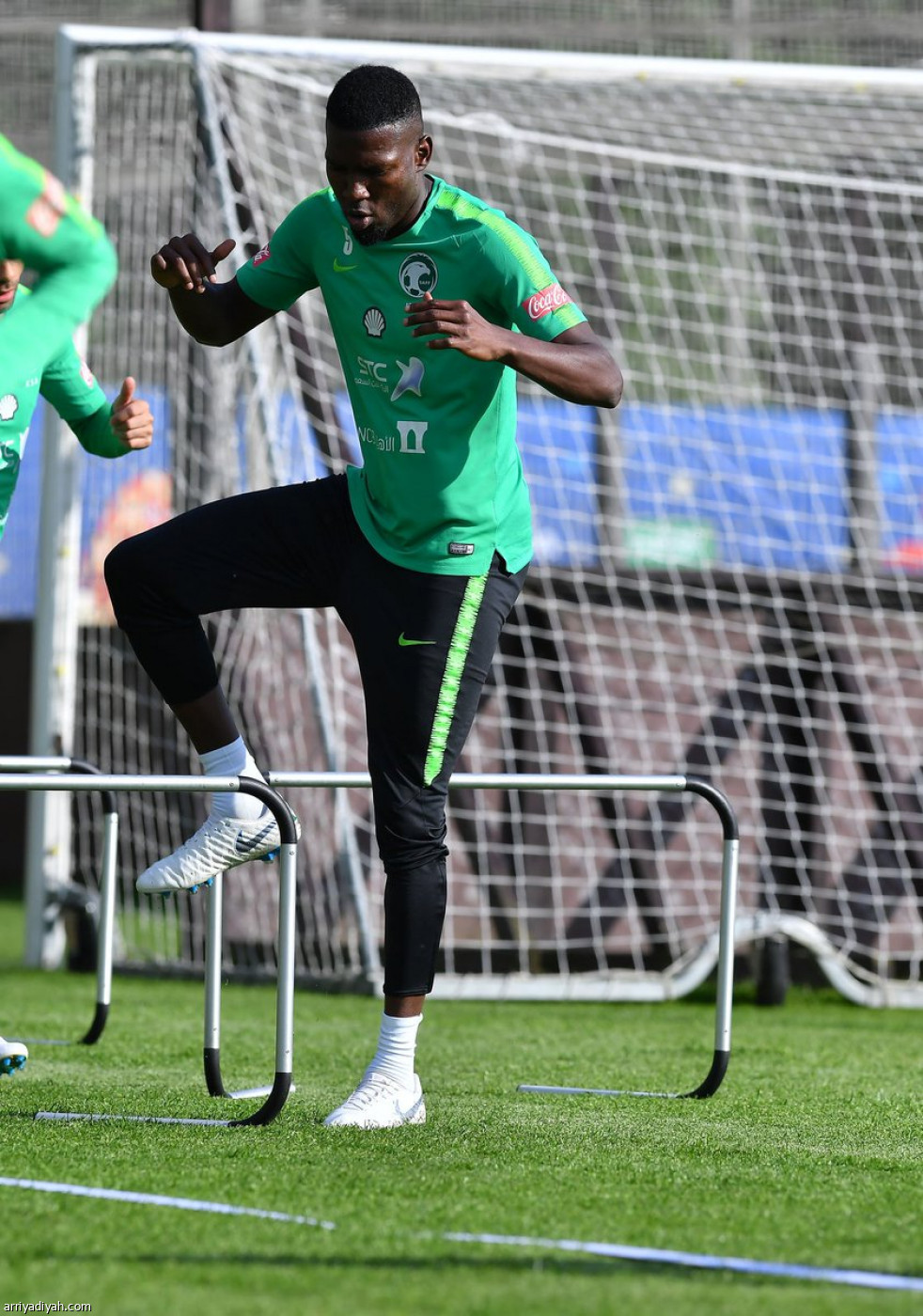 الصقور يواصلون المهمة