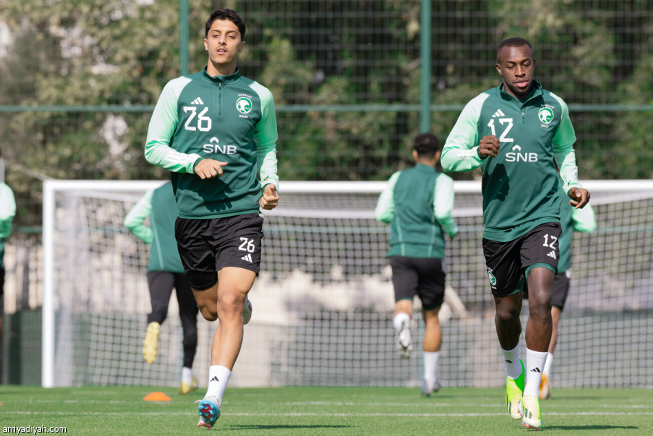 تمزق الكاحل
يصعّب استمرار أيمن