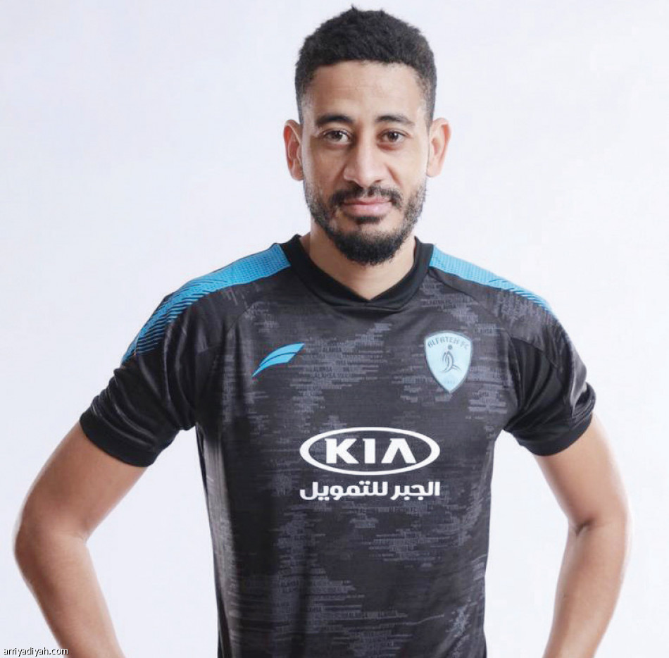 الفتح
يكشف عن الطقمين