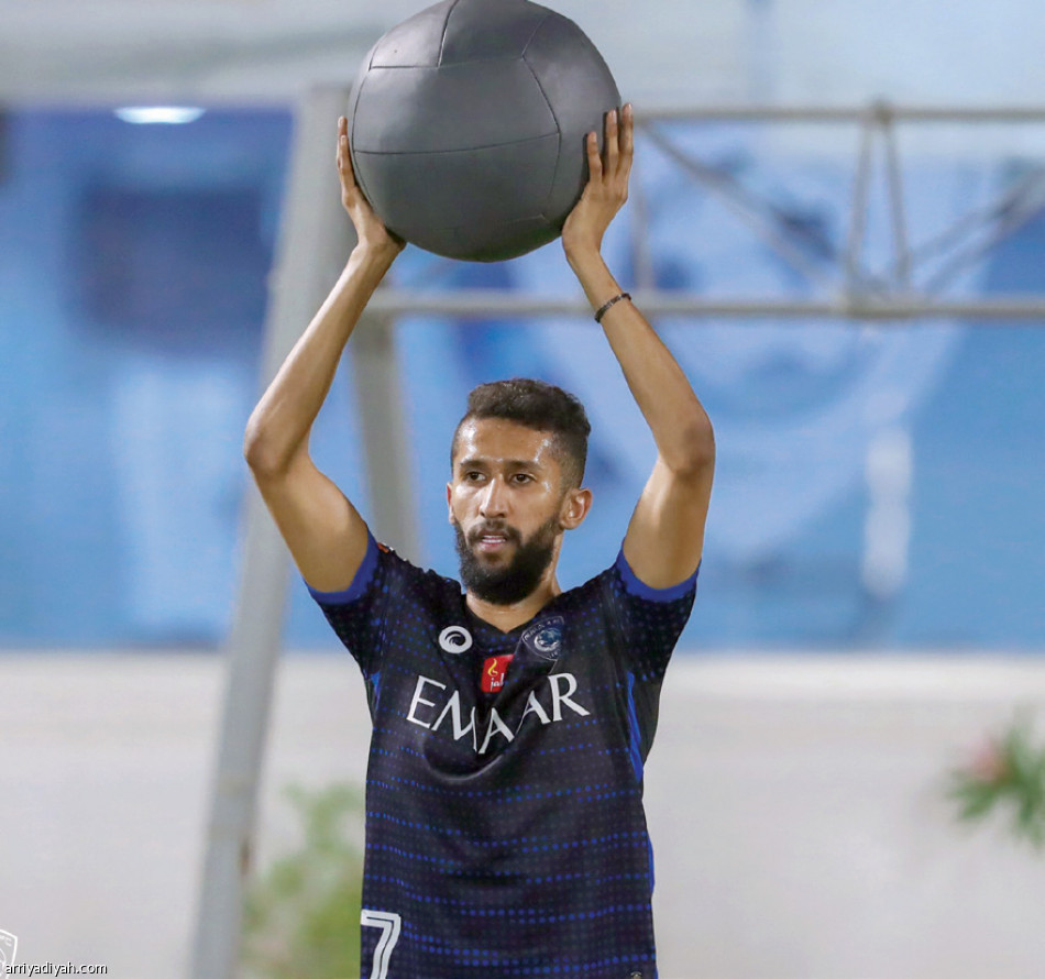 الهلال.. 
يرفع اللياقة بالتدريج
