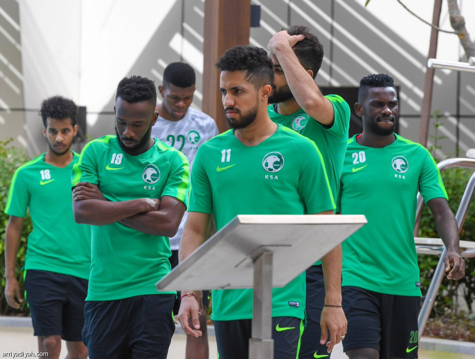 الأخضر يفتح ملف اليابان