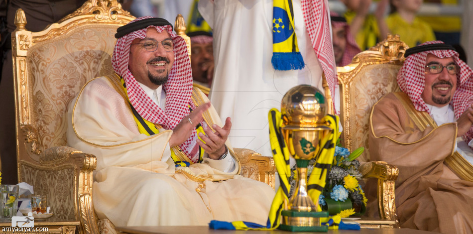 أمير القصيم يشارك التعاونيين فرحة الكأس