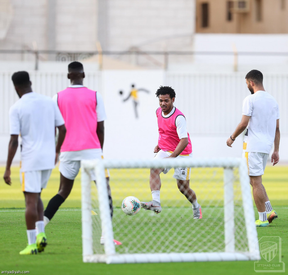 الاتحاد والنصر يرفعان إعداد الكلاسيكو