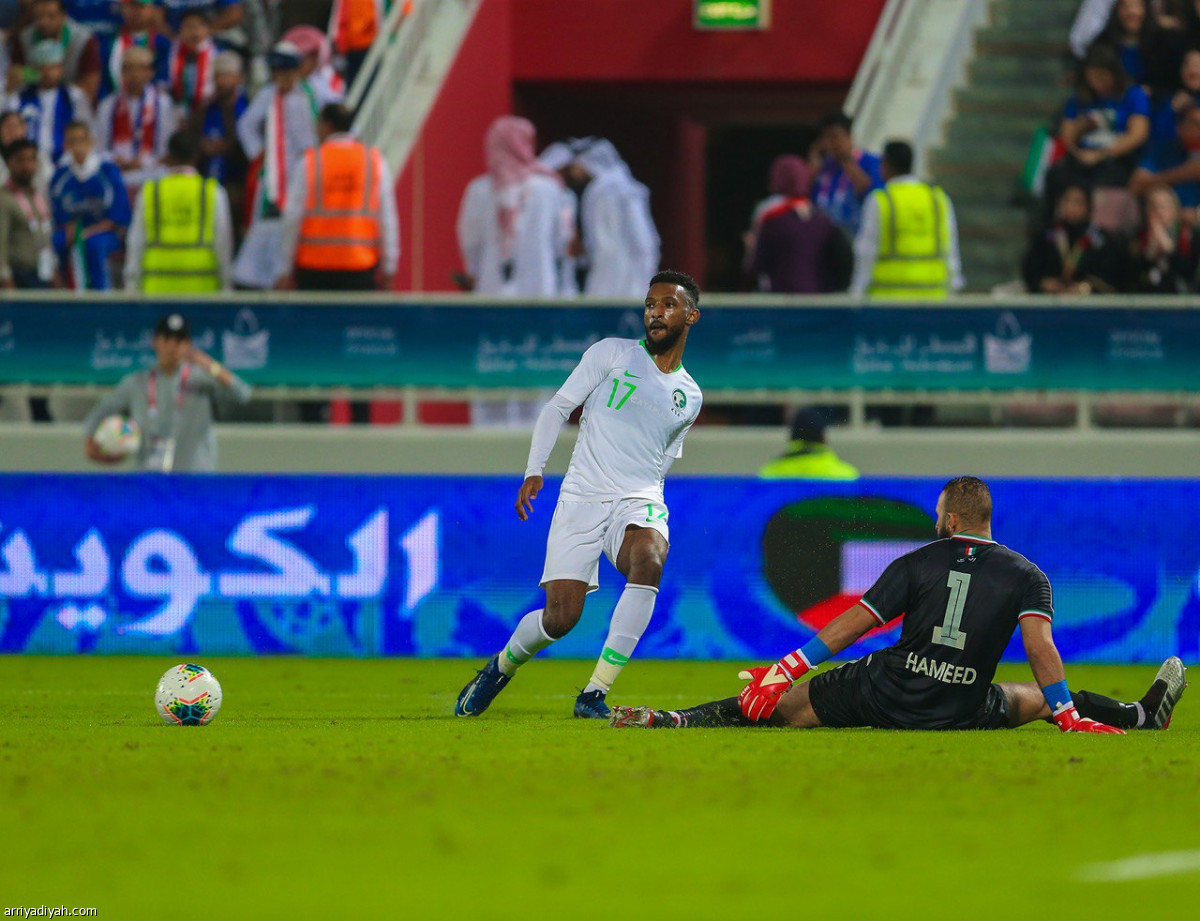 الأخضر يتعثر