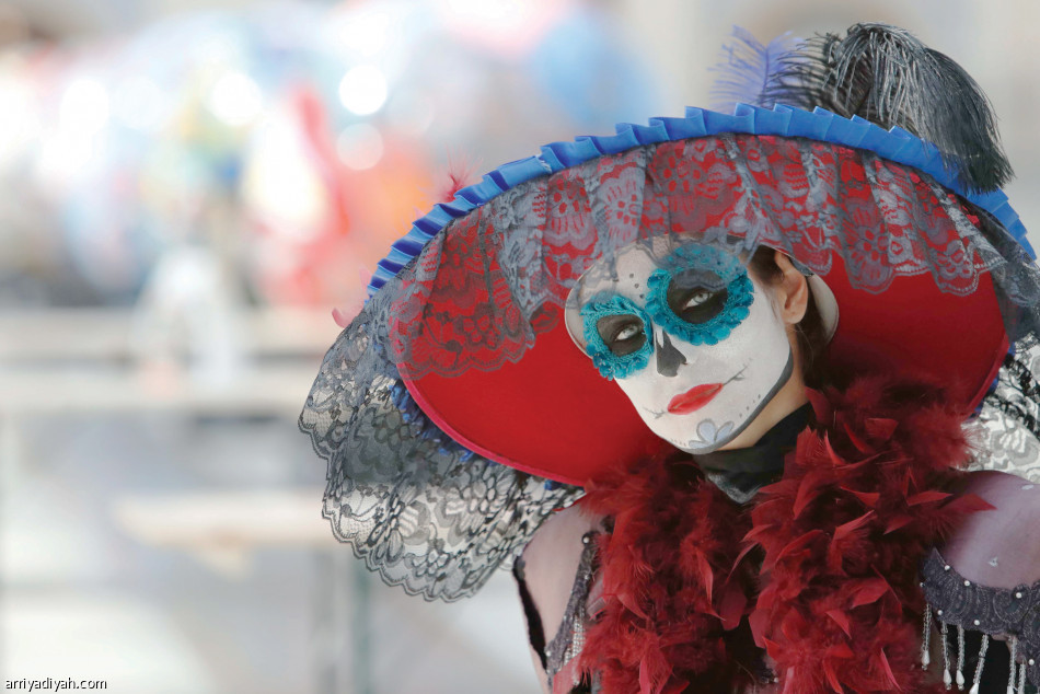 الرد سكوير 
احتفالات جماهيرية جنونية في أول توقف للمباريات