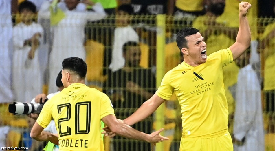 الدوري الإماراتي.. الوصل يتصدر بثلاثية العين