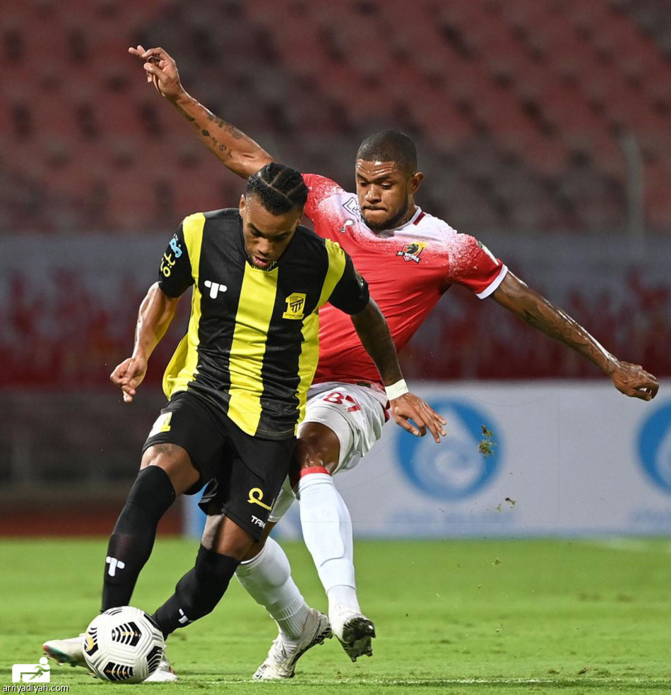 الاتحاد يكرر فوزه على الوحدة.. ويجتازه في الكأس