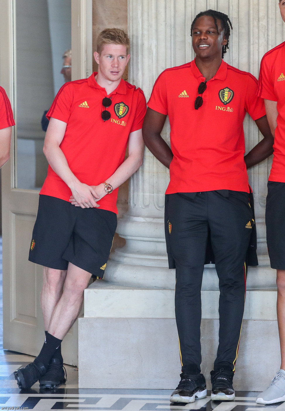 هازارد ورفاقه في ضيافة الملك