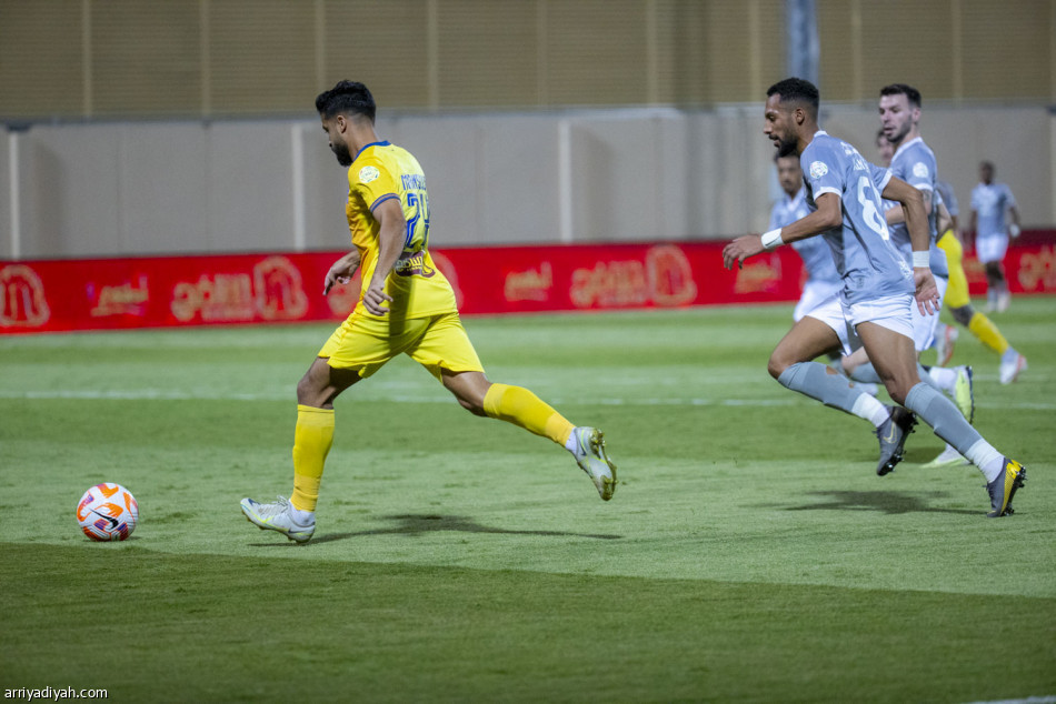 الحزم والطائي يتقاسمان النقاط