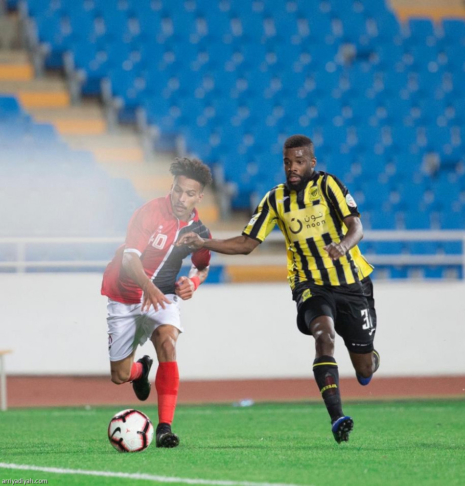قبل الهلال.. الاتحاد يرفض السقوط ويتعادل مع الرائد