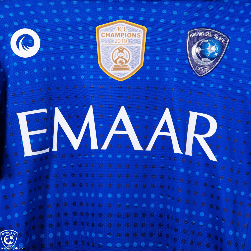 شعار «بطل آسيا» يظهر على قميص الهلال