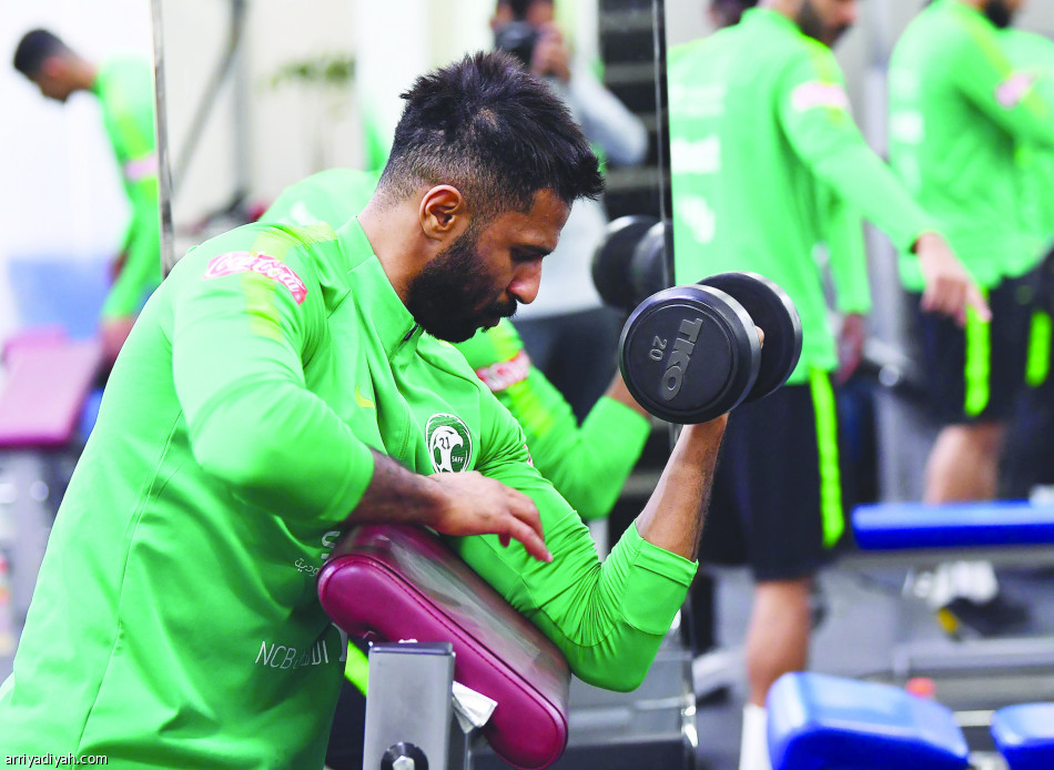 الأخضر 
ينقل التحضيرات إلى أبو ظبي