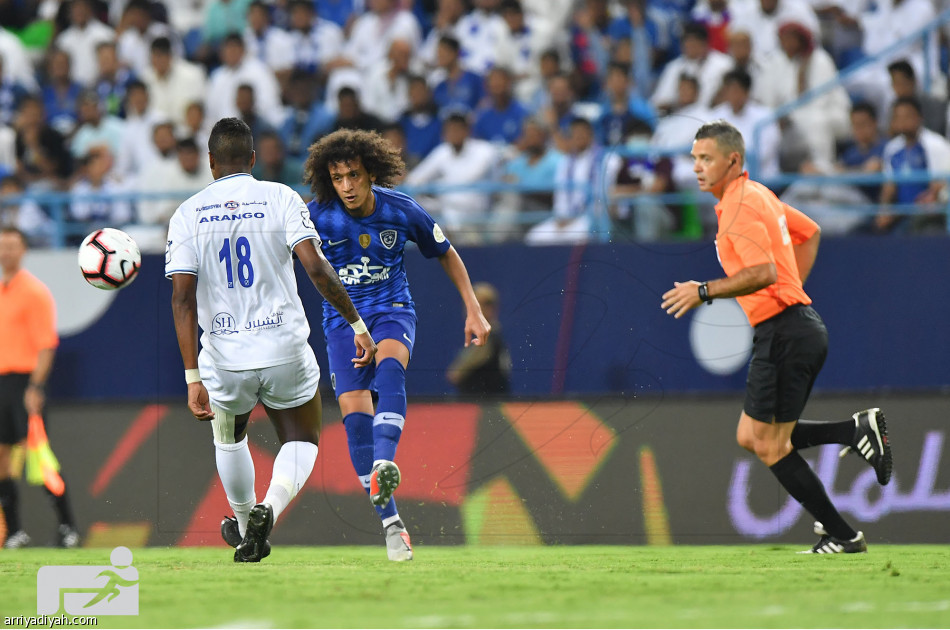 بثلاثية الباطن.. الهلال يسترد الصدارة من النصر
