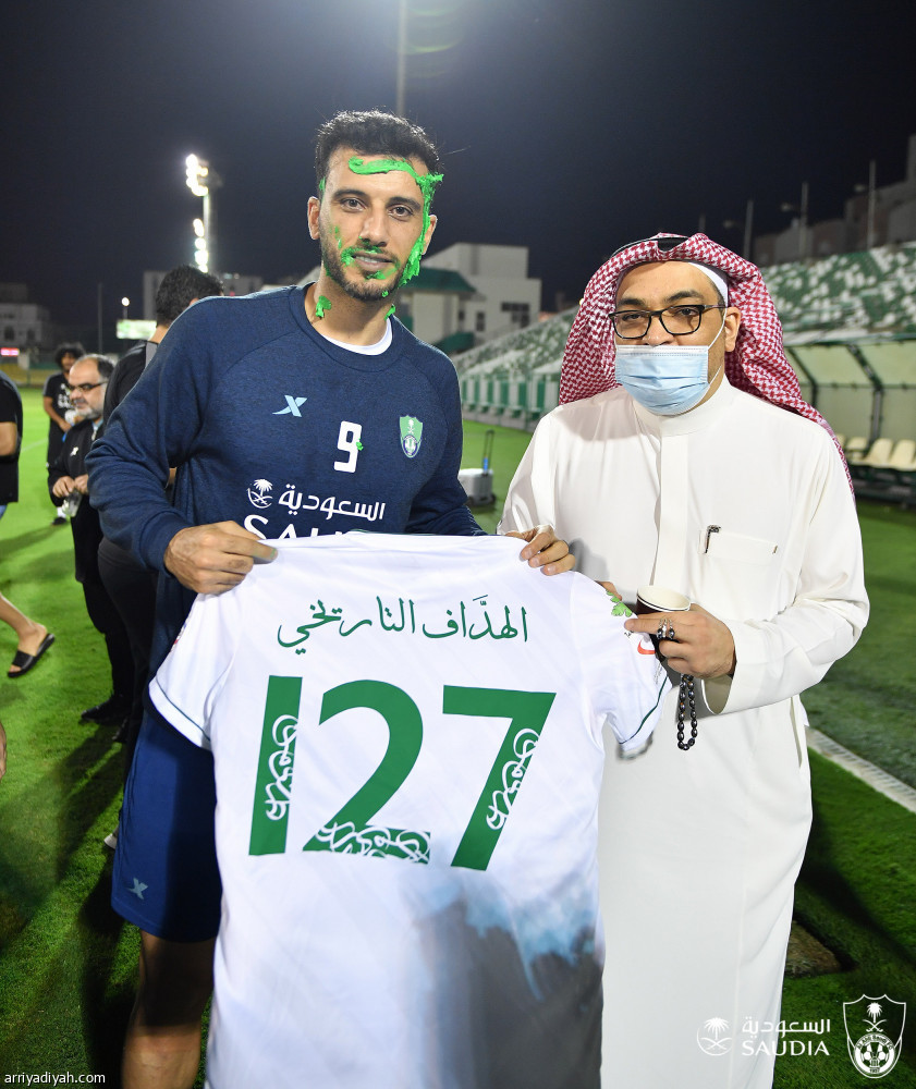 الأهلي يحتفي بـ«التاريخي»