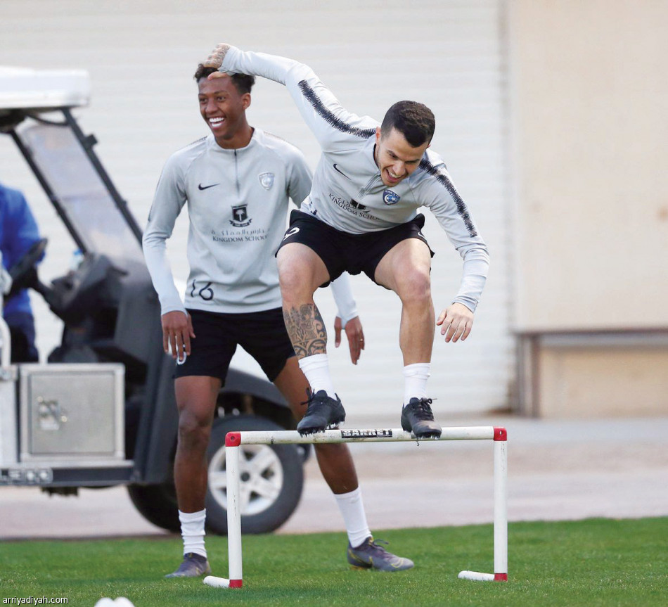 4 شباب
يدعمون الهلال