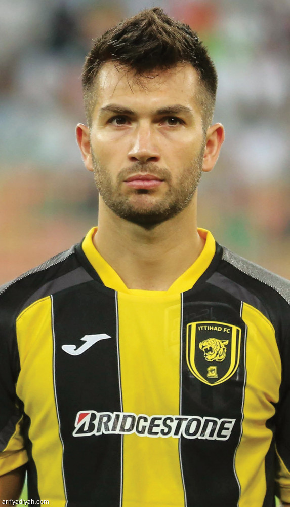 الكأس: 
الاتحاد الأقرب