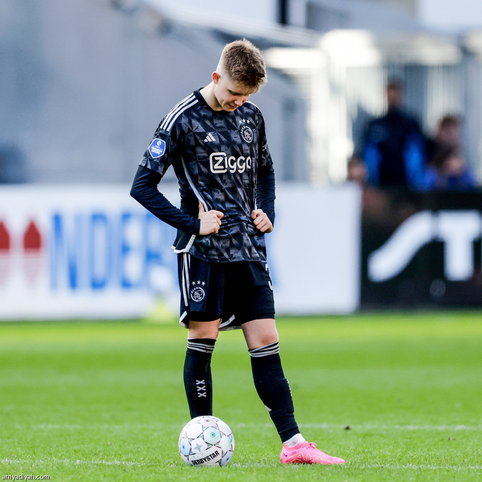 الدوري الهولندي.. أياكس يواصل التعثر ويخسر أمام أوتريخت