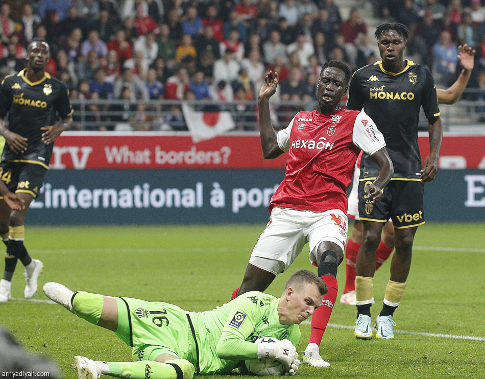 موناكو يحافظ على الصدارة بثلاثية ستاد ريمس