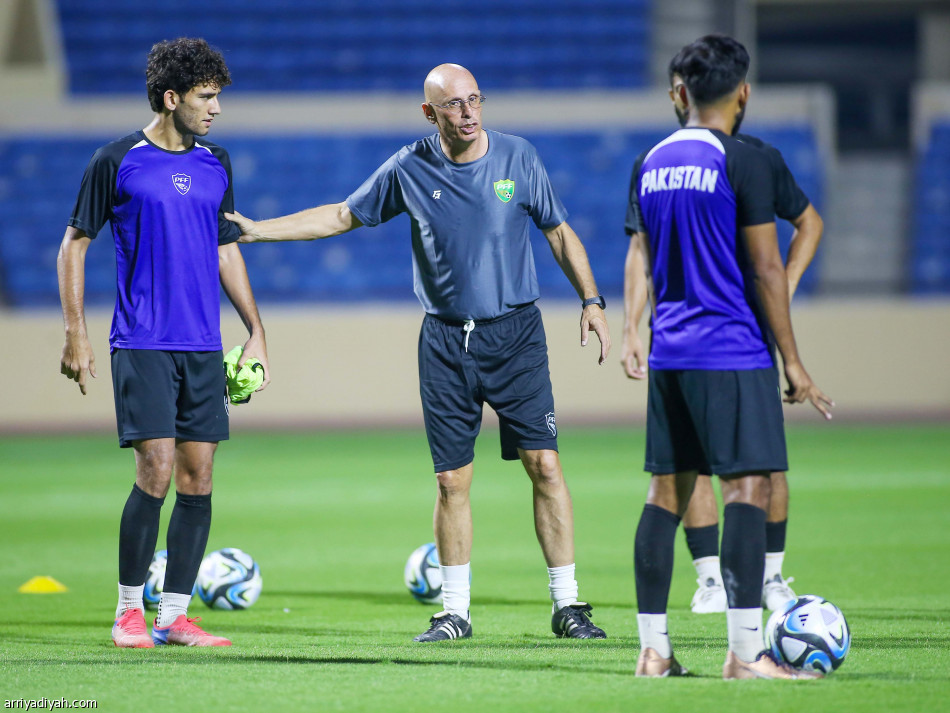 مانشيني
يغير مواعيد الخمسة