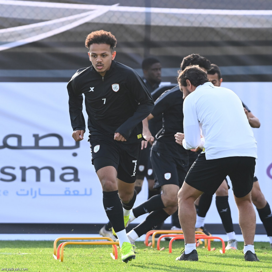 اجتماع مكاشفة يجمع البلطان بلاعبي الشباب