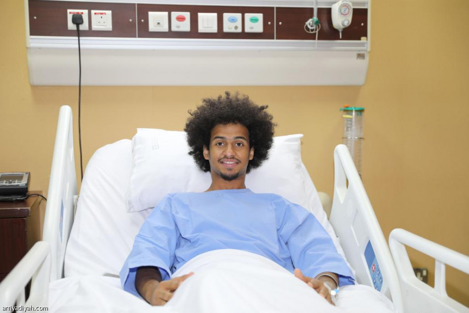 عوض يجري عملية ناجحة في الرباط الصليبي