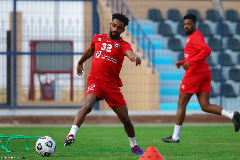 مدرب الرائد يرسم خطة الهلال