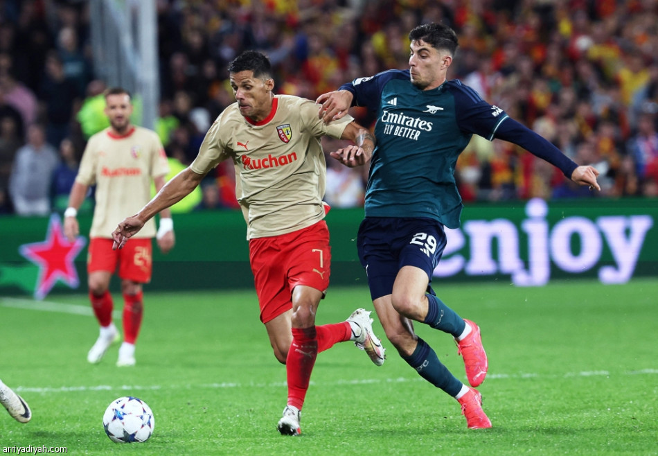 لانس يقلبها على أرسنال.. وينتزع الصدارة