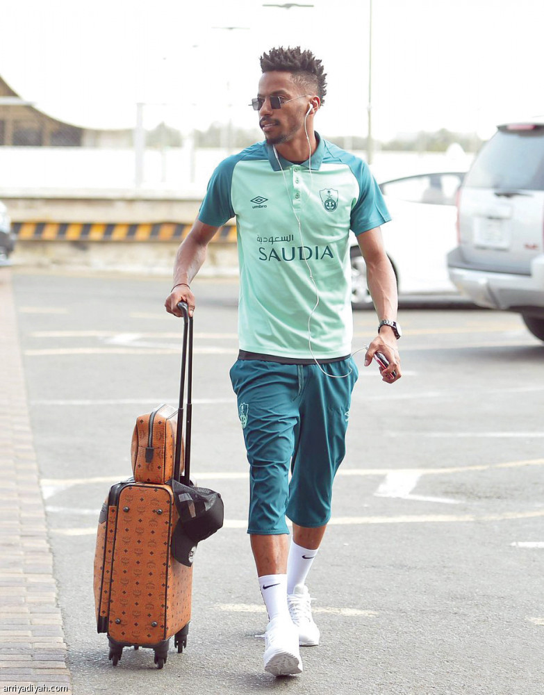مغادرة لاعبي الأهلي من جدة إلى مدينة الرياض لمواجهة الهلال