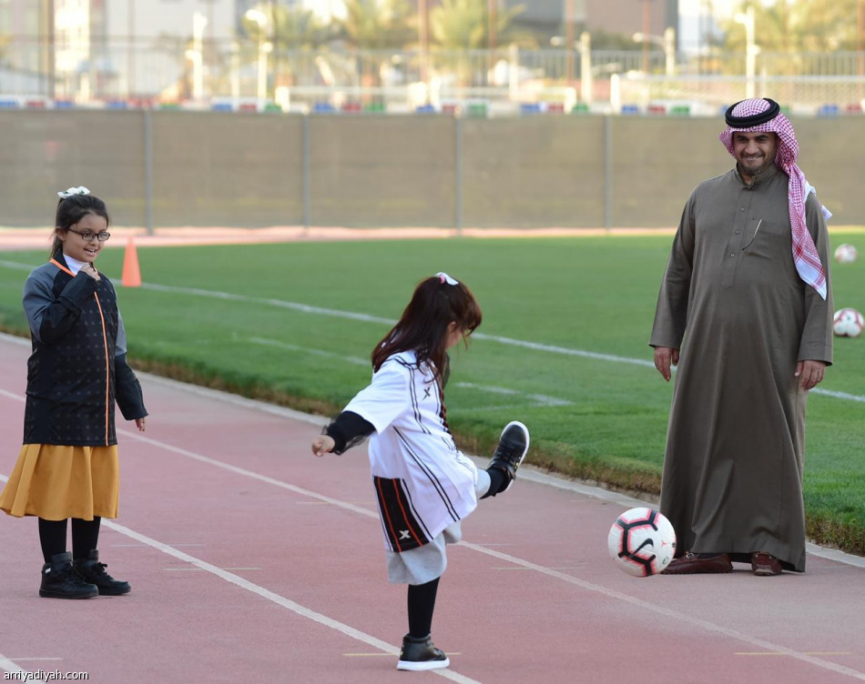البلطان يحتفي بالعائلة الشبابية.. ويدرجهم بمكافآت الفريق