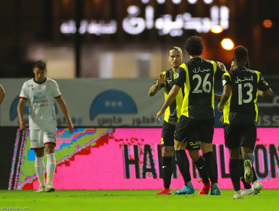 الشباب والاتحاد يعطلان بعضهما بالتعادل