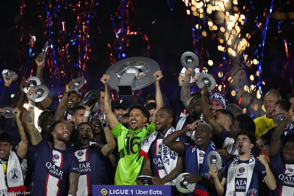 ليلة وداع ميسي.. باريس يتوج بلقب الدوري الفرنسي
