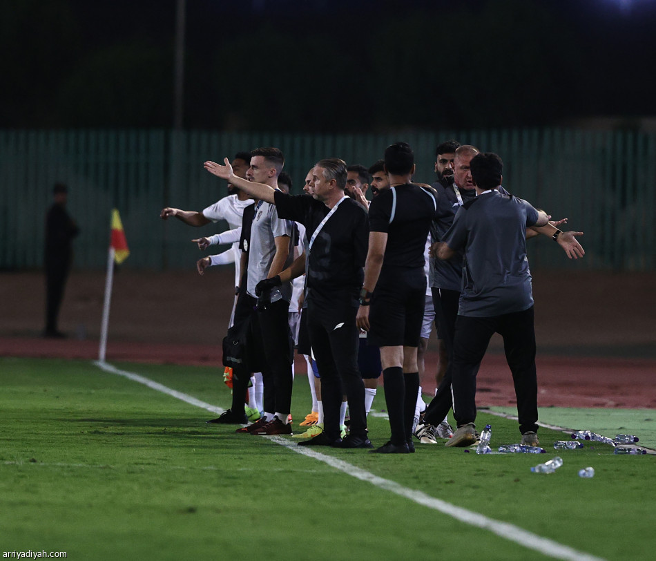 الخليج يقلبها على الطائي بثلاثية