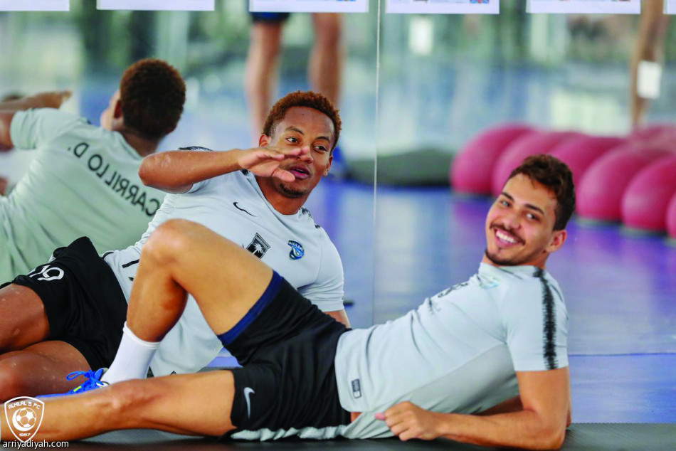 الهلال
يستعد بمناورة