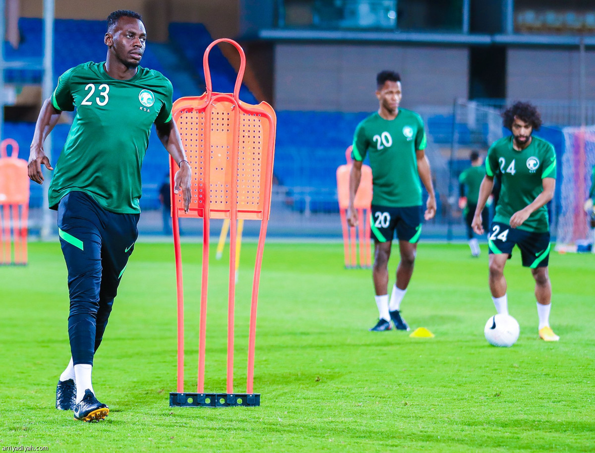 الأخضر.. تكتيك ومناورة