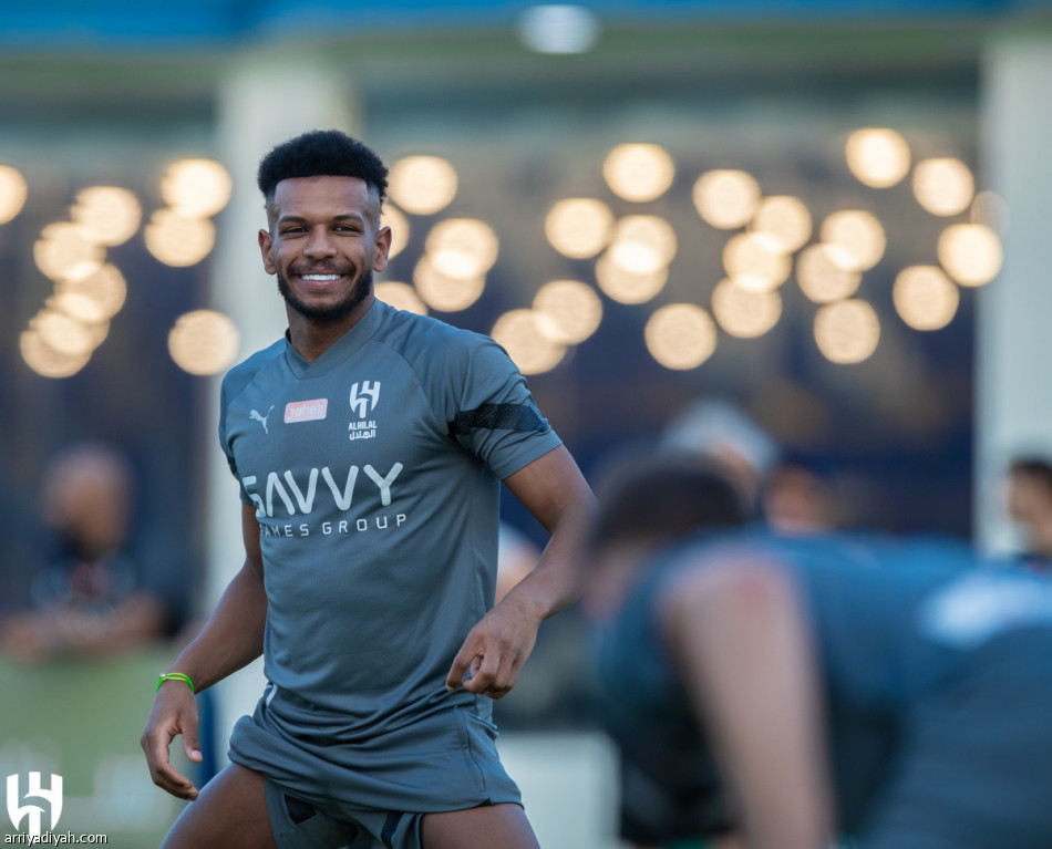 مولودة نيمار تبعده عن الأخدود