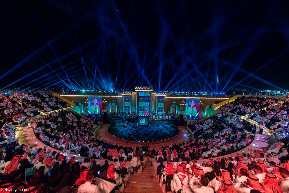 أصالة تحرك جمهور مسرح البواردي بـ«شو هالشقراء بتجنن»