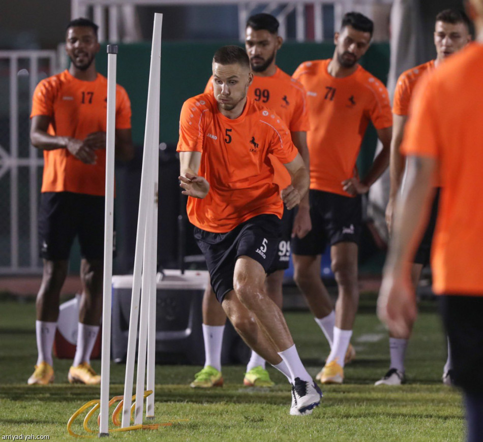 «الثابتة» سلاح العطوي أمام الهلال