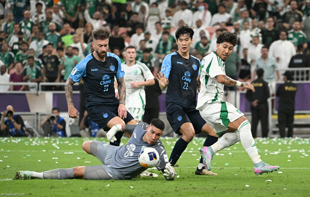 بالثلاثة.. الأهلي يصعد