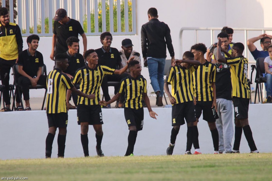 الاتحاد يسقط النصر ويهدي الأهلي دوري الناشئين