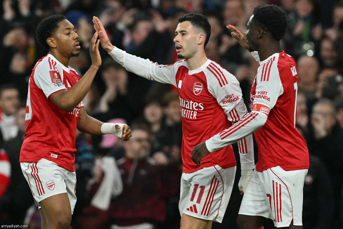 أرسنال يعبر