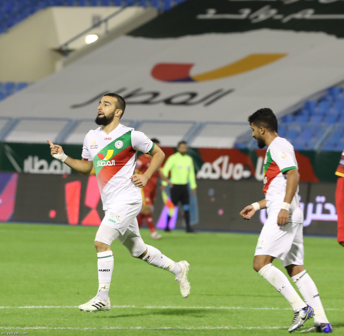 الإتي يضرب بالأربعة