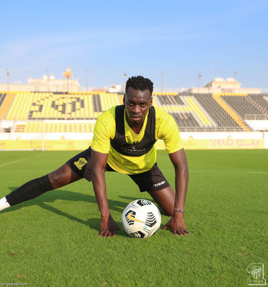 الاتحاد يتحضر للكلاسيكو بـ«الجمل الفنية»