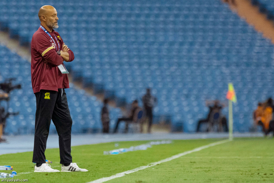 الشوط الثاني
يتخلى عن الاتحاديين