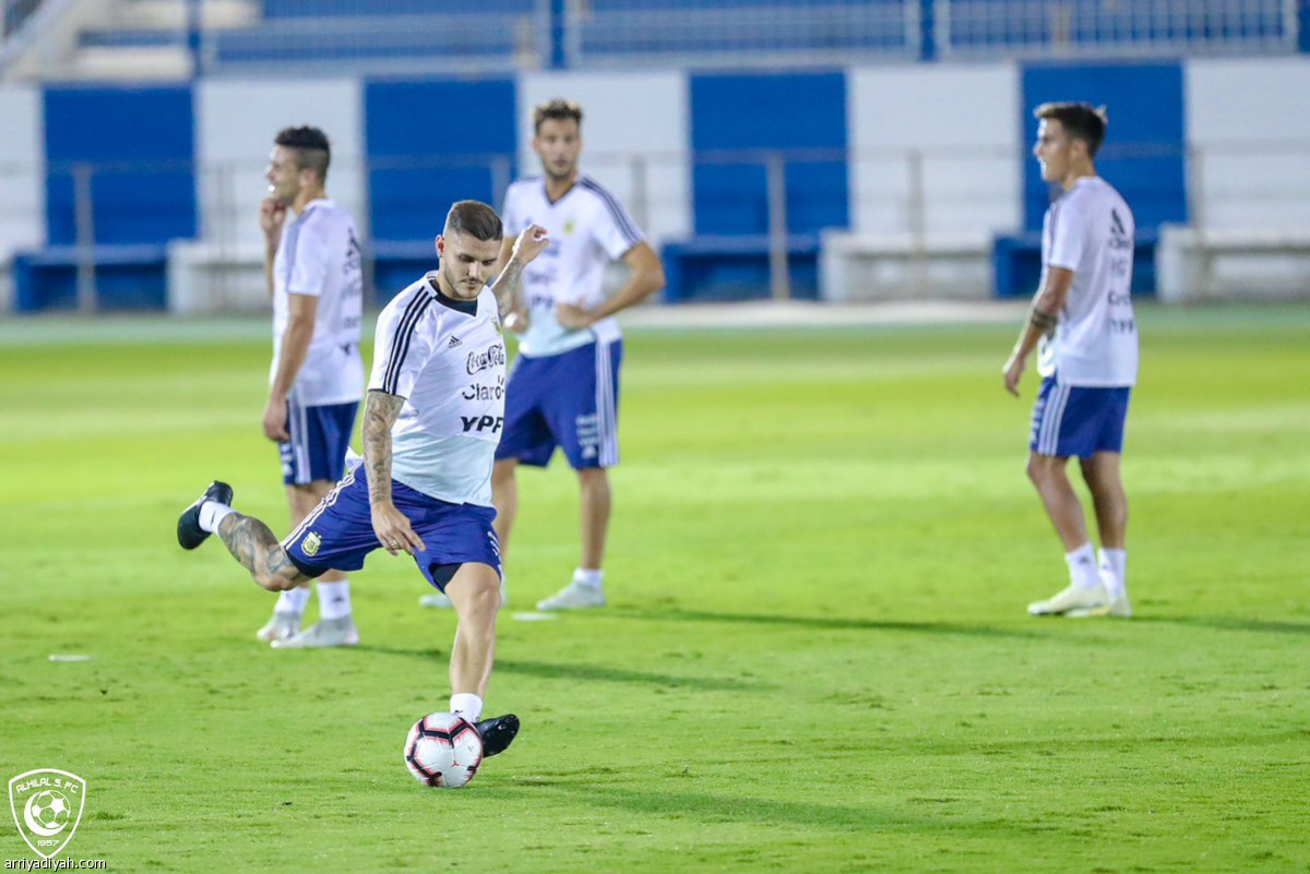 التانجو في الهلال